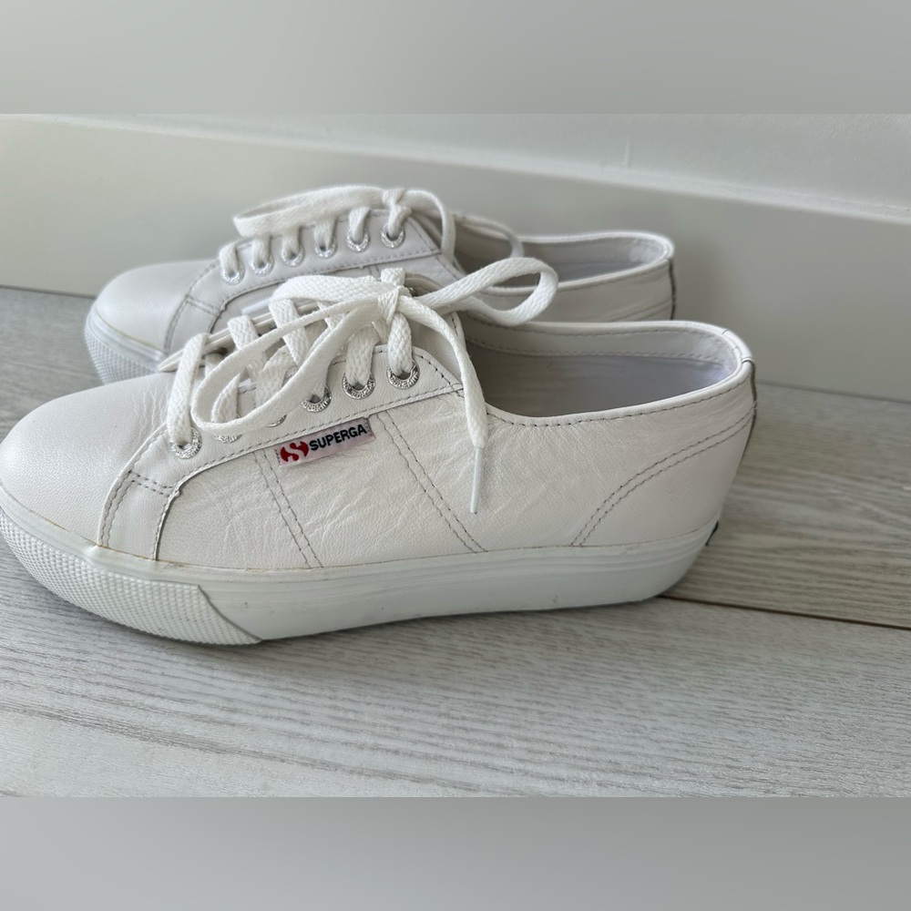 Superga Women’s size 8 White platform Sneakers